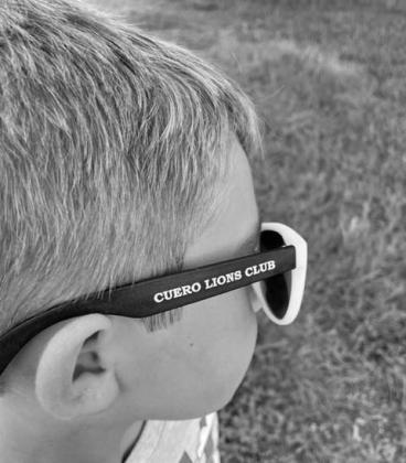 Cuero Lions Club donates sunglasses to students.