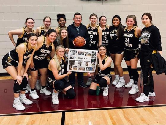 Acree notches 300 career wins