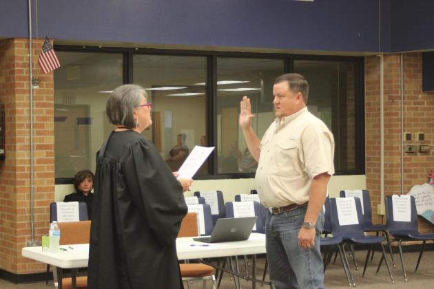 School board members sworn in