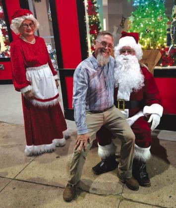 Santa arrives in Downtown Yorktown