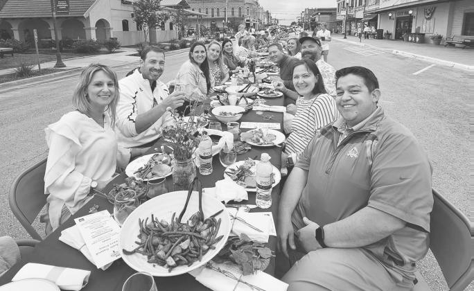 Approximately 150 people gathered on Main Street on April 24 for the 2023 Hometown harvest on Main. PHOTO BY SHANIA HORTON/THE CUERO RECORD